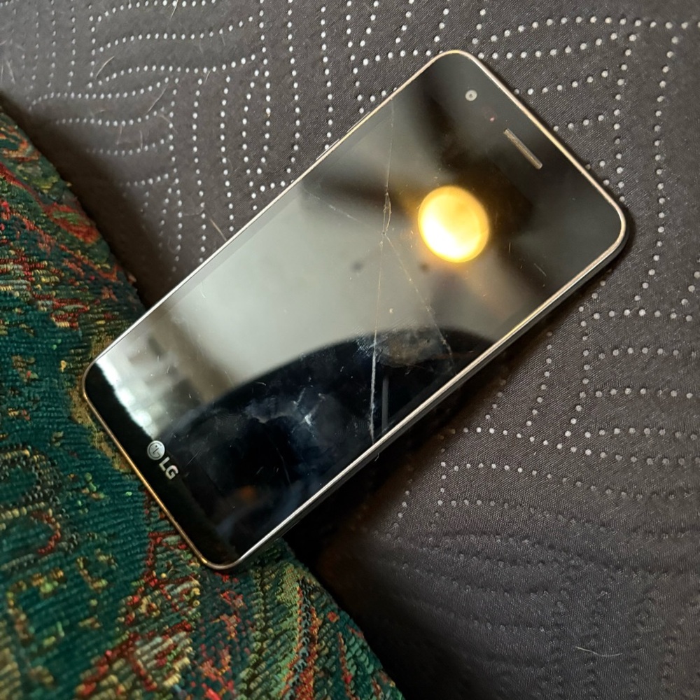 LG L58VL Android Smartphone 8GB TracFone | Cracked Screen | Works
